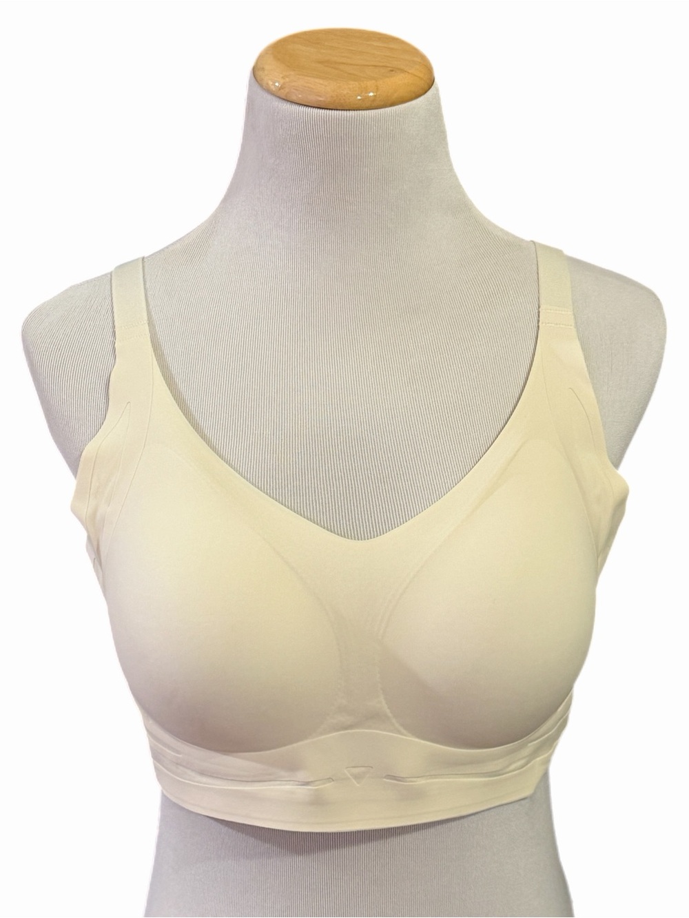 2XL Cream-Colored Wireless Full-Coverage Lift Bra – Wide Underband